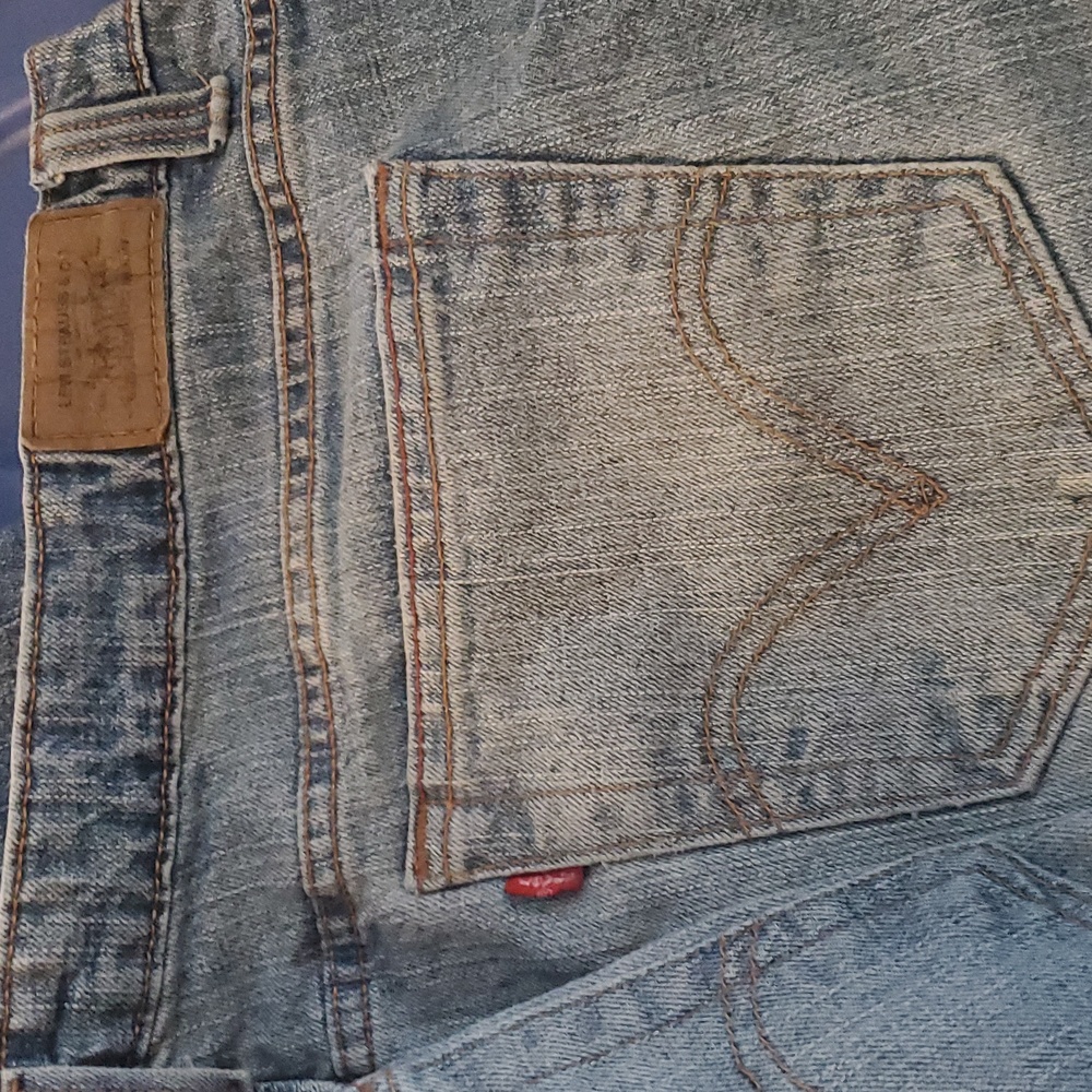 Levi's - Picture 6 of 8